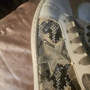 NEW VINTAGE SNAKE IMPRINT  SIZE